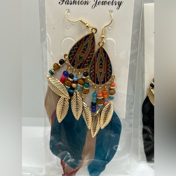 ⭐️ Beautiful Boho Earrings w/ Feather Accents ⭐️ - Picture 5 of 8